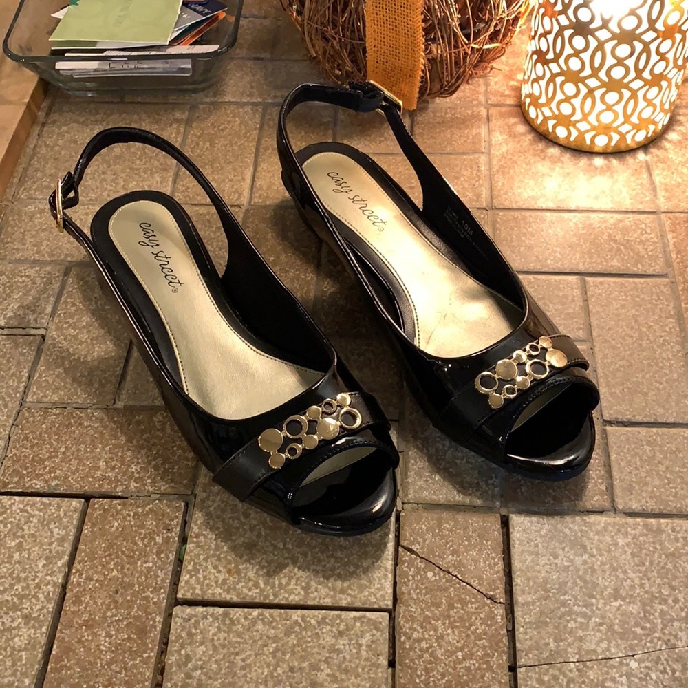 Easy Street Black Leather Open Toe Sandals Size 10M